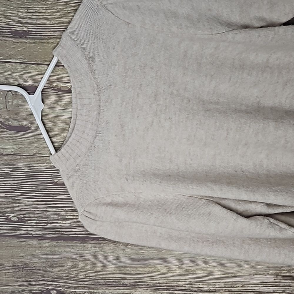 H&M Capped Shoulder Sweater Sz Small Cream - Picture 2 of 5